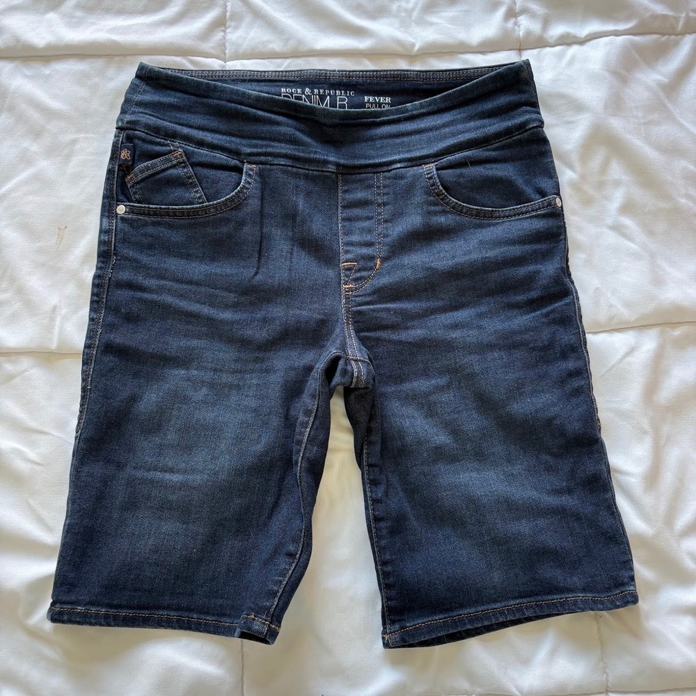 Rock & Republic Fever Pull On Denim Shorts Dark Wash Bermuda Womens 8 Slimming